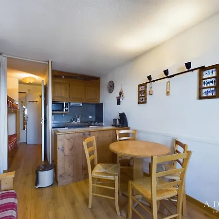 Sud 4 Pers, Balcon, A 50m Des Pistes Et 200m Des Commerces, Ideal Pour Familles - Fr-1-398-629 * Montvalezan